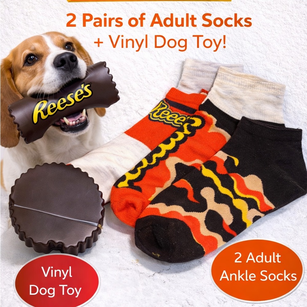 Reese's 2 Pairs
Adult Ankle
Socks + 1 Vinyl
Dog Toys • New